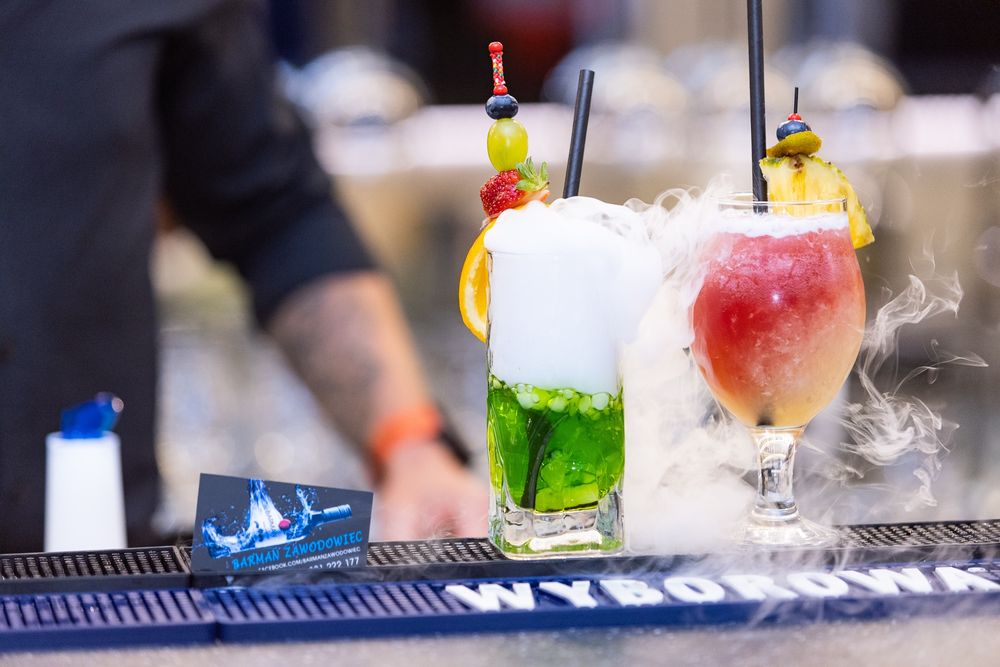 Obsługa barmańska imprez barman na wesele bar mobilny eventy firmowe
