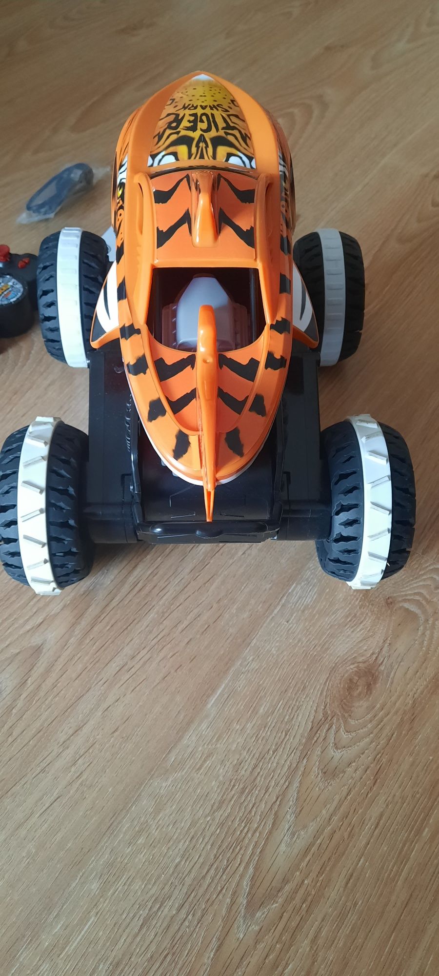 Carro telecomandado Tiger Shark Hot Wheels