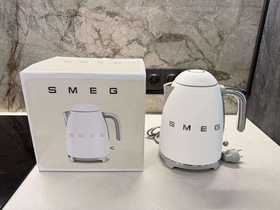 Чайник Smeg белый матовый на 1,7 л