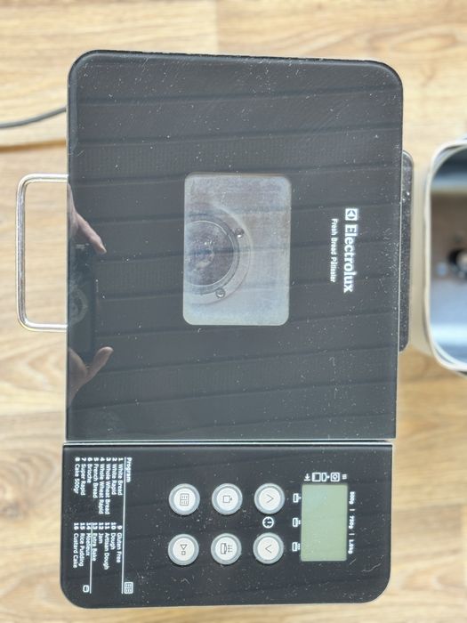 Хлебопечь Electrolux EBM8000