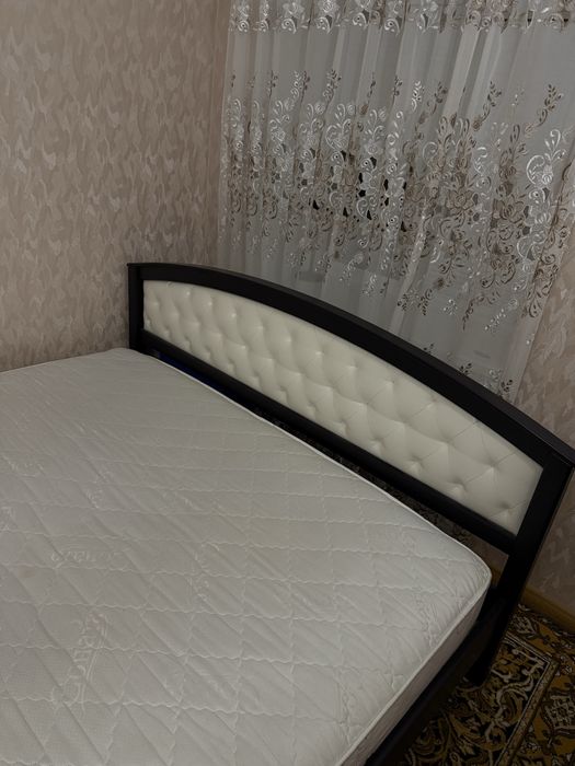 Продам кровать с матрасом