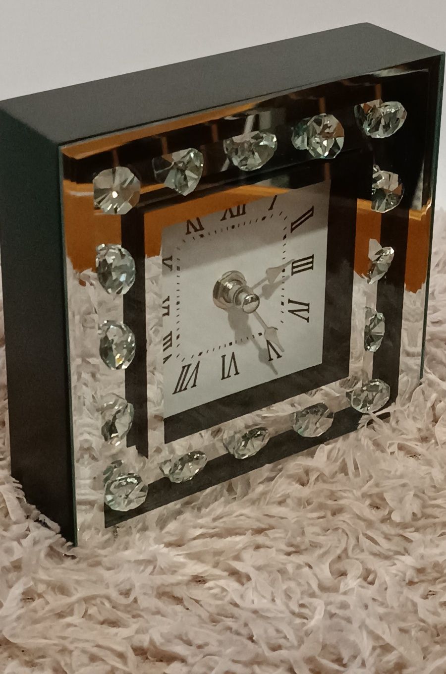 Zegar srebrny lustrzany z kryształkami 15 x 15 cm