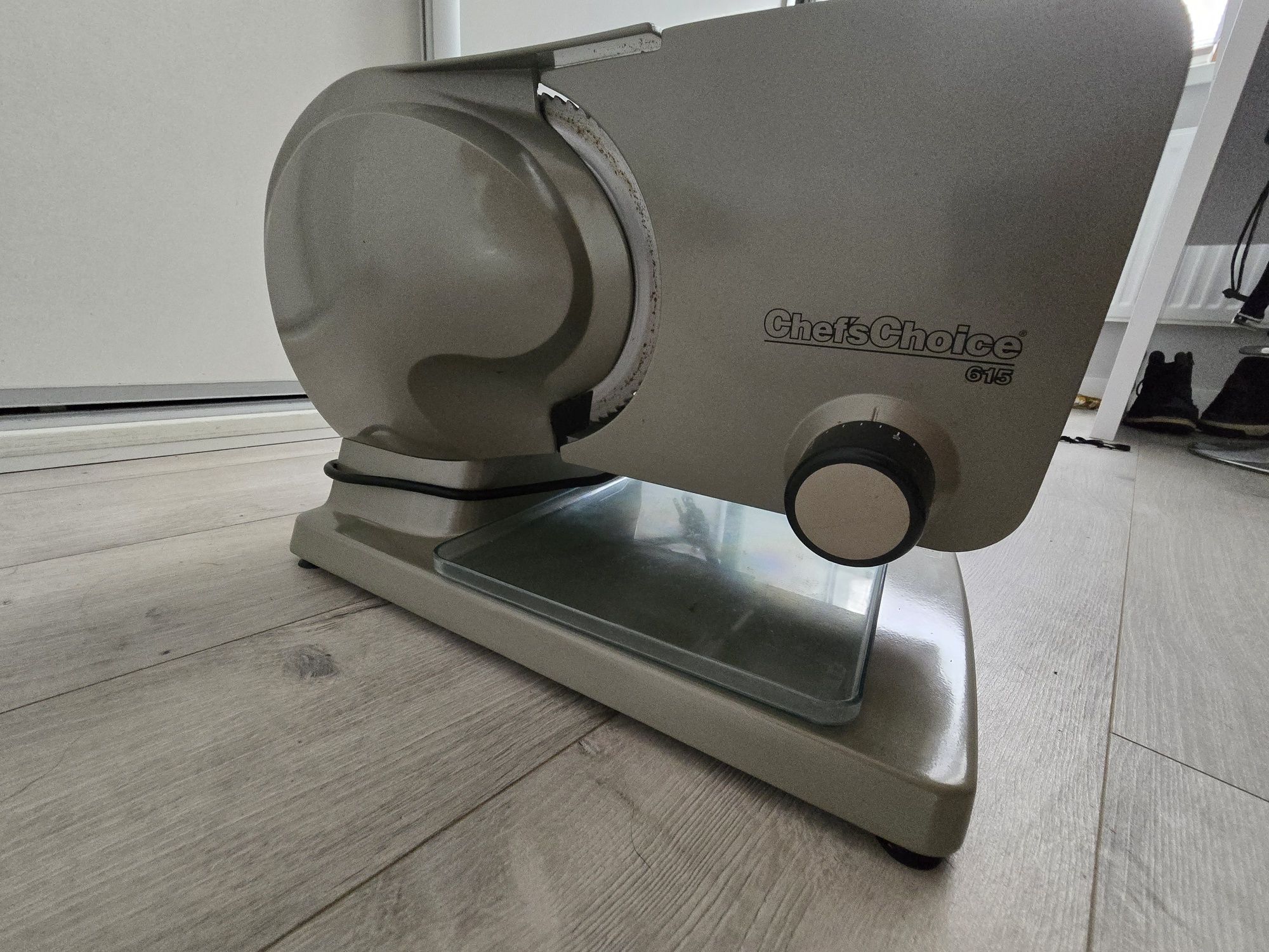Krajalnica  Chef's Choice 615 120V + gratis