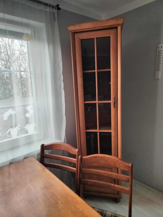 Witryna i stół z krzesłami +gratis stolik