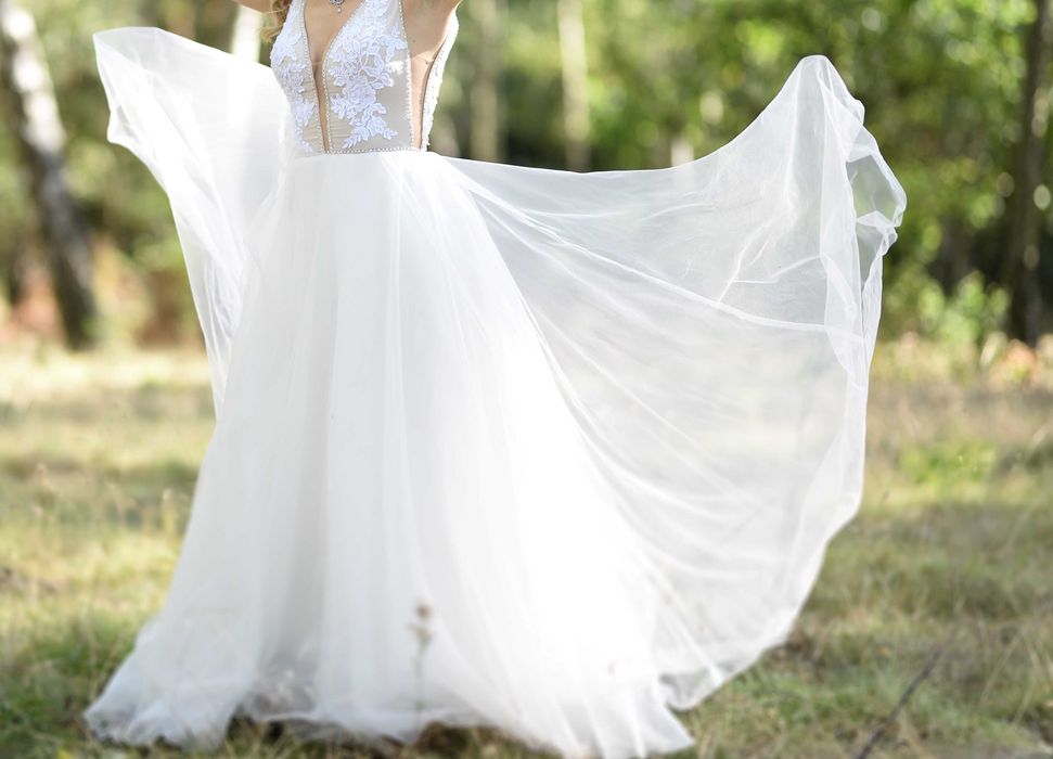 Suknia ślubna z welonem i akcesoriami