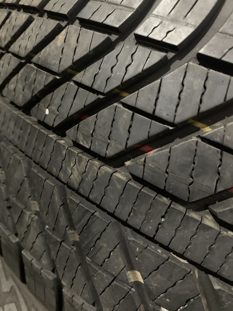 шины б/у зима 225/55 R17 Goodyear Vector 4 Seasons