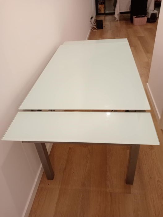 Vendo uma Mesa de sala