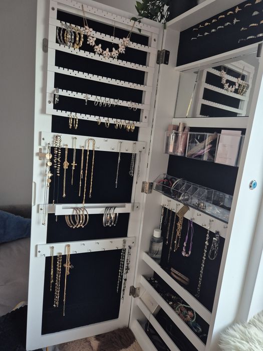 Szafka, gablotka na biżuterię, wisząca