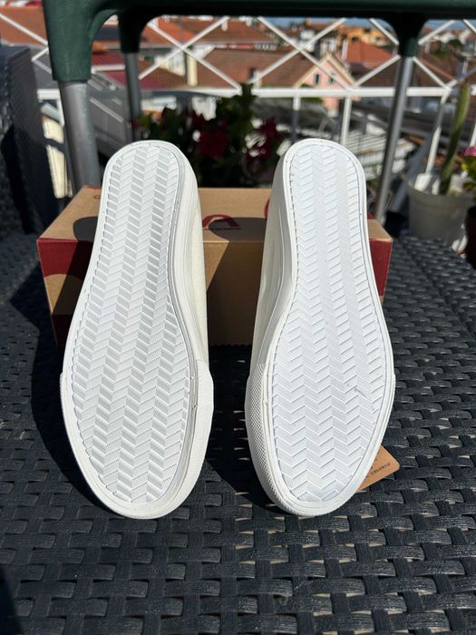 Tênis de Mulher com detalhes amarelos e azuis