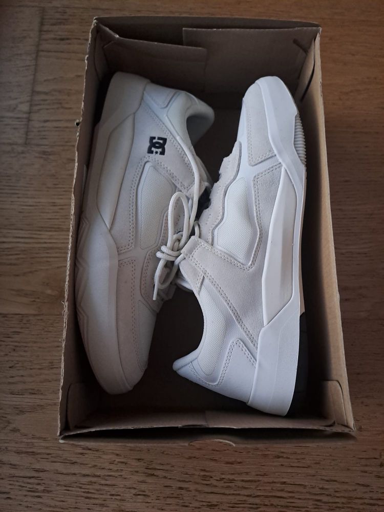 Buty adidasy sneakery DC shoes metric 44 białe beżowe kremowe