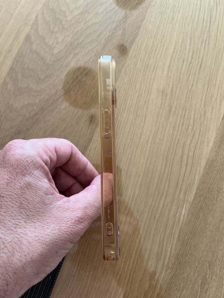 Etui Spigen iphone 13