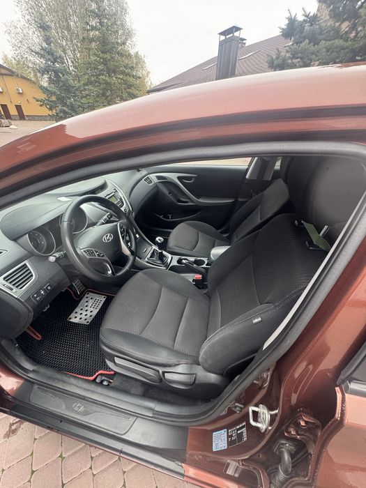 Hyundai Elantra 2012 року | 1.8 бензин/газ | Механіка
