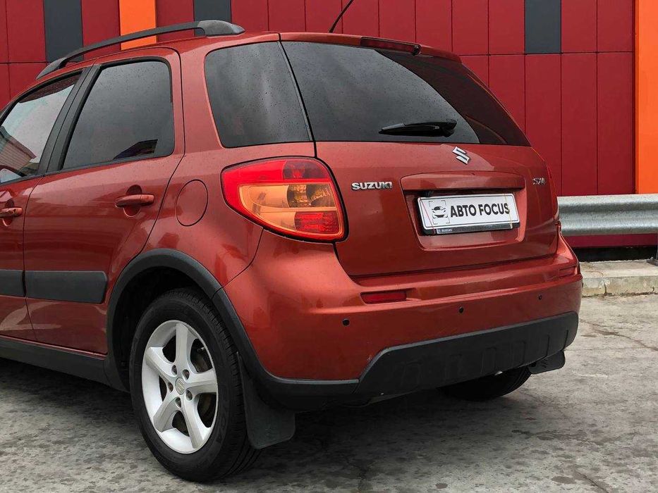 В продажі Suzuki SX-4 2007 року випуску.