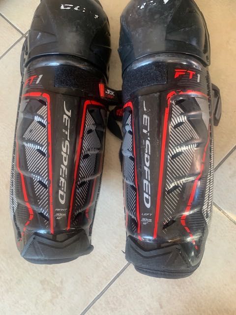 Nagolenniki hokejowe CCM FT1 Jet speed 12" 30 cm JUNIOR 142-157 cm