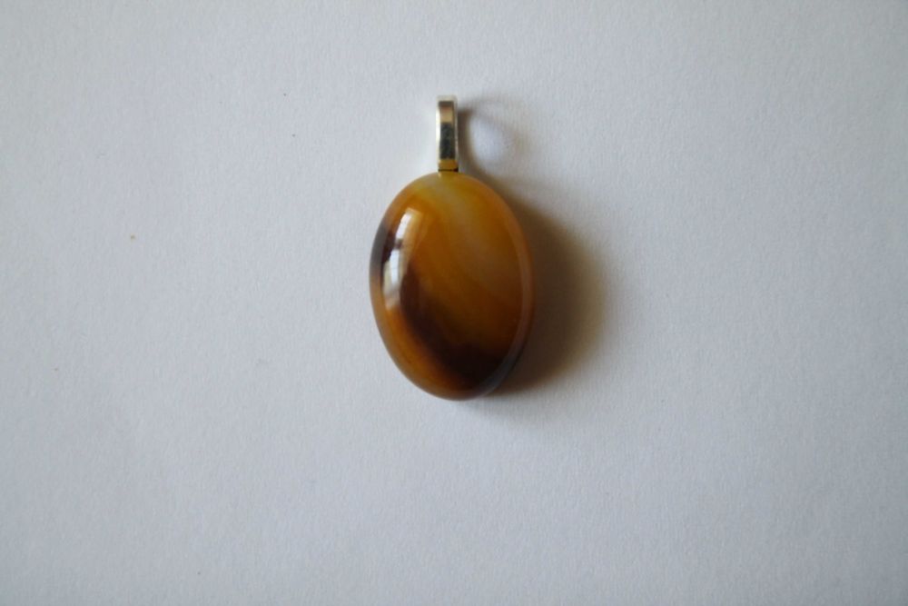 Wisiorek z żółtego agatu