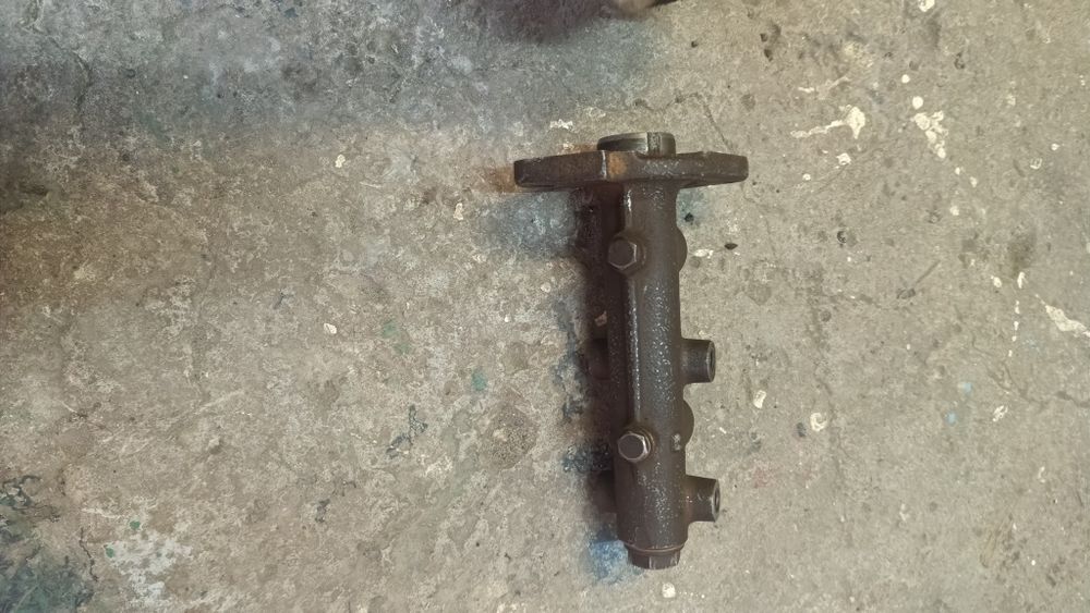 Главний тормозний циліндр