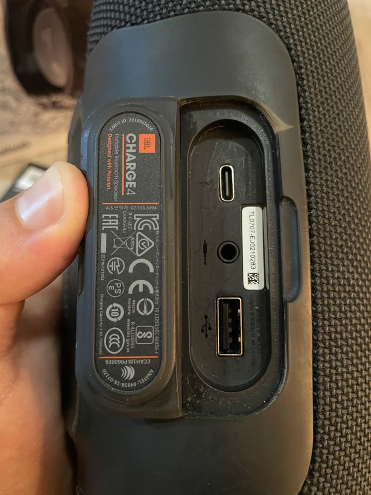 Coluna JBL charge 4