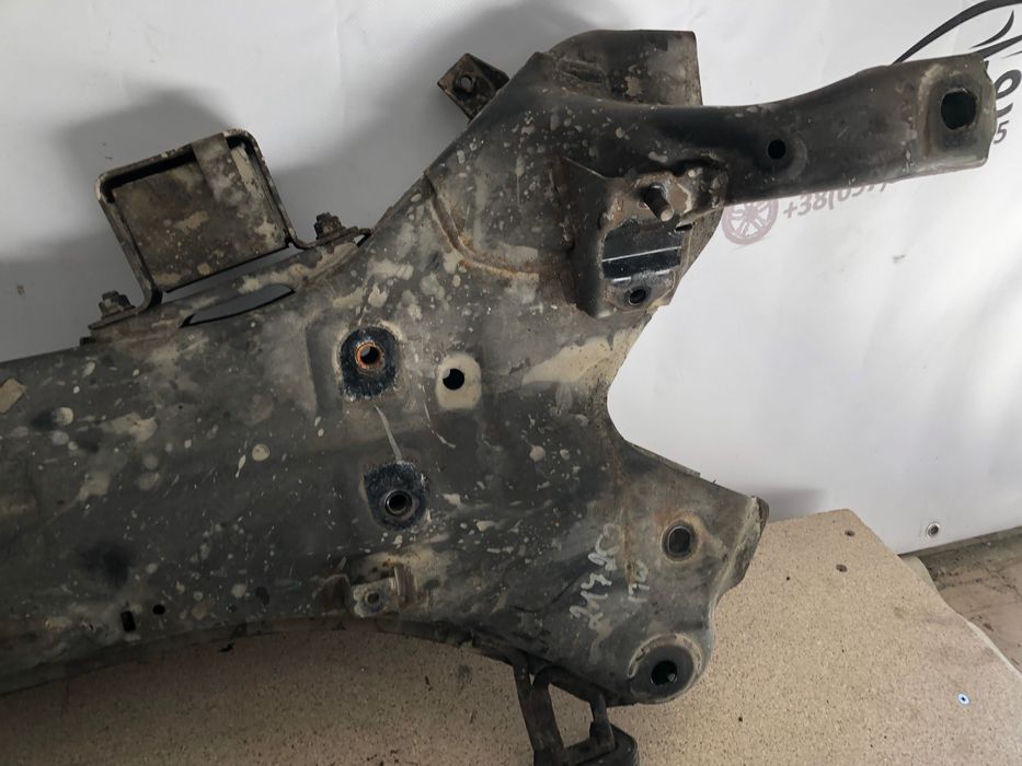 ПІдрамник Hyundai IX35 передня балка Tucson подрамник 624012Y500