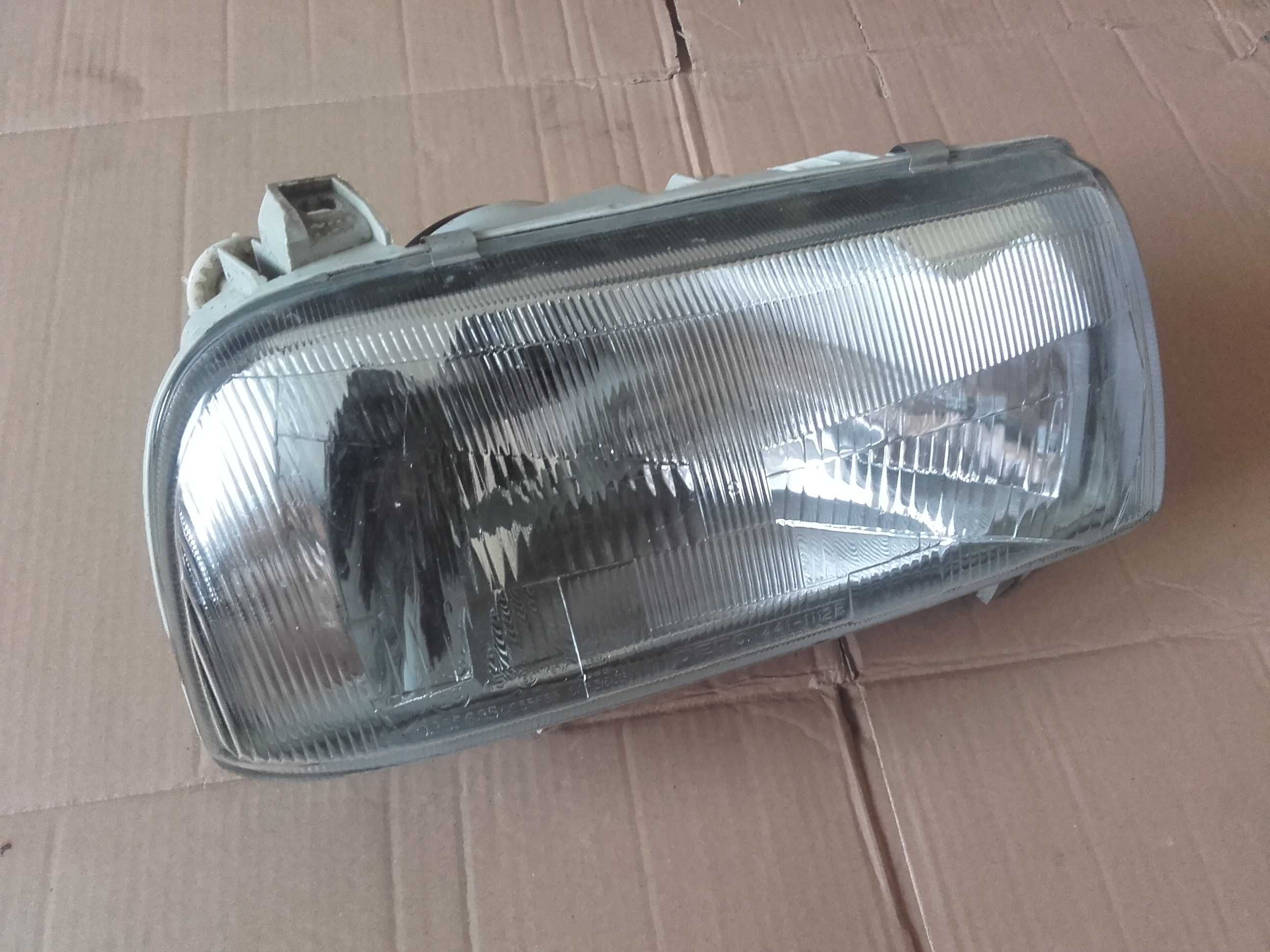 Lampa prawy przód Volkswagen VW Vento