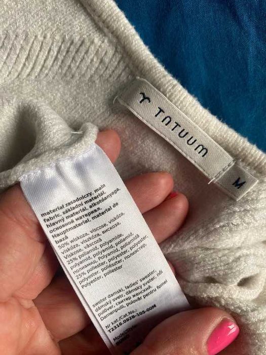 M l tatuum bialy krem sweter pleciony grubszy splot tekstura