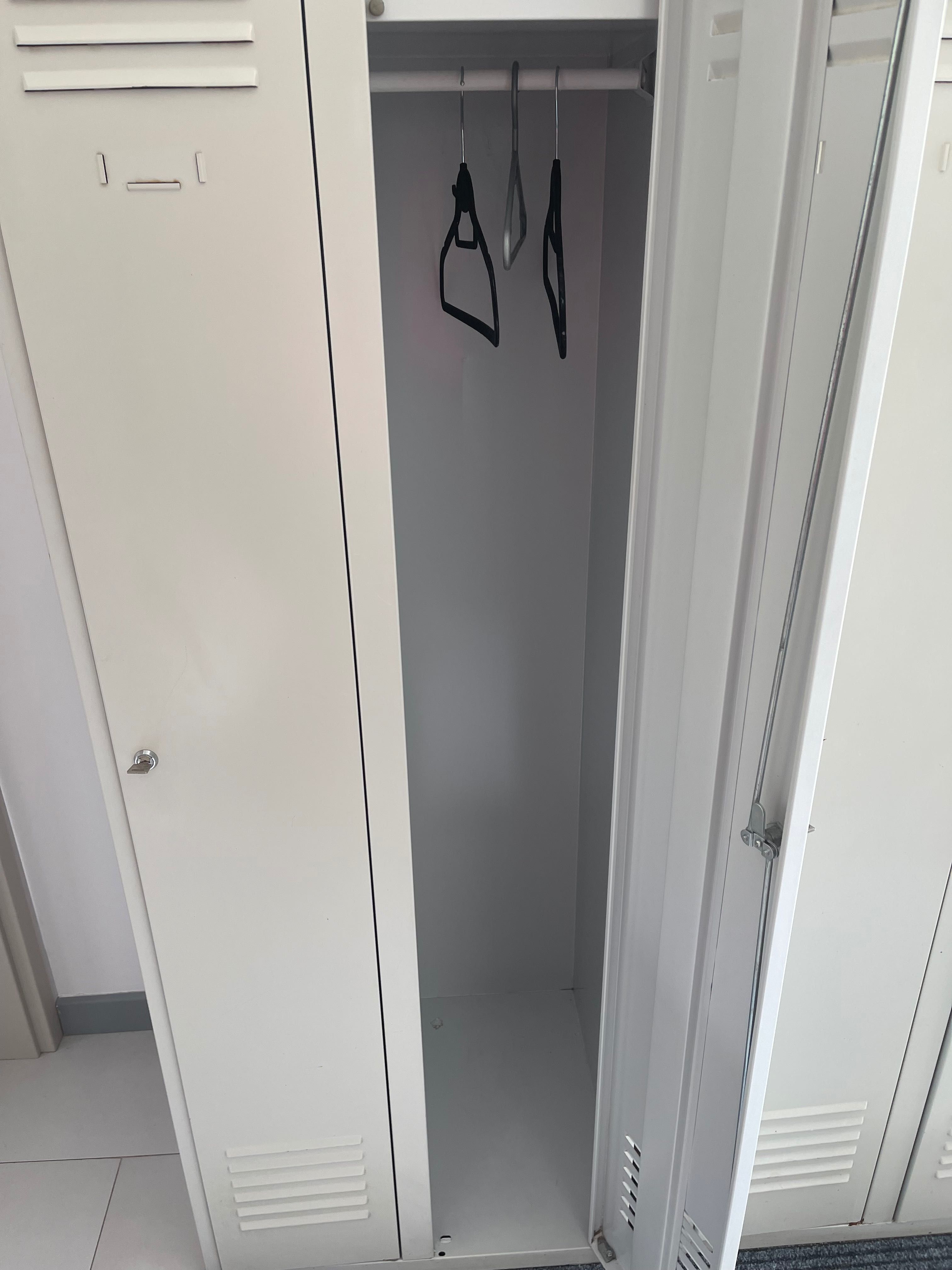Metalowa szafka stojąca
