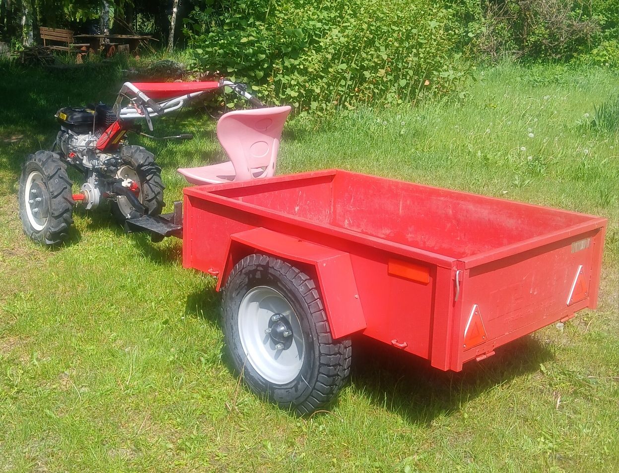 Traktorek ogrodowy z glebogryzarka i przyczepąHITECH