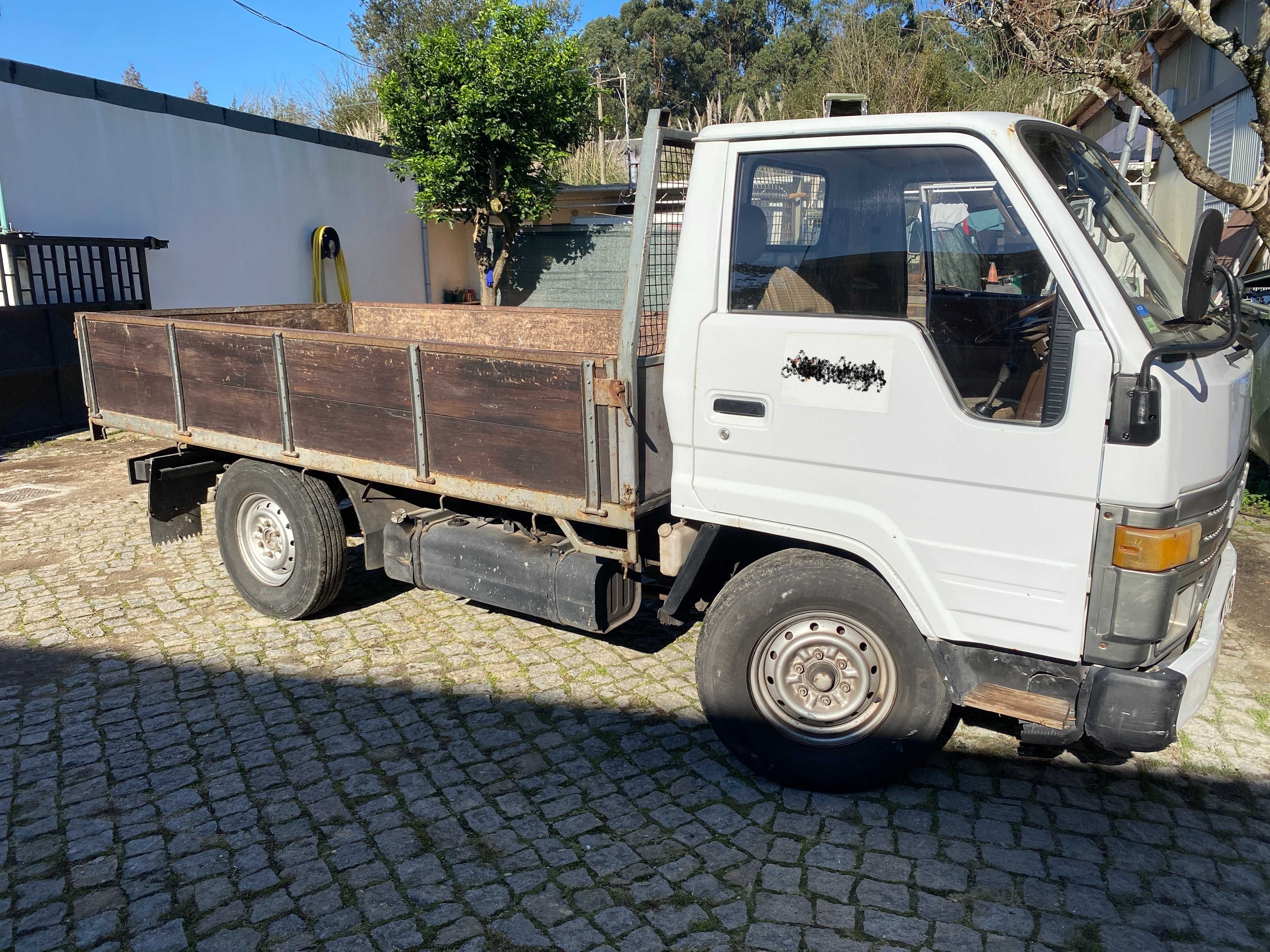 TOYOTA DYNA 150 em muito bom estado