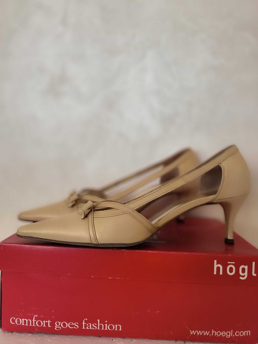 Туфлі відомого бренду Hogl золотистого кольору