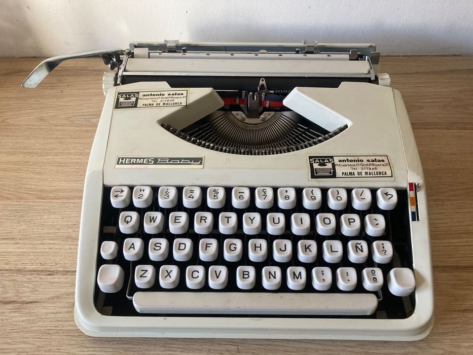 Máquina de escrever  **  Hermes Baby