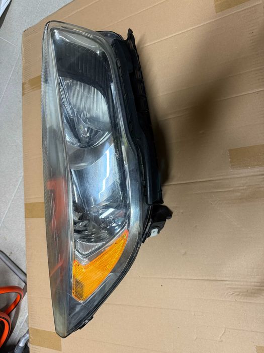 Lampa prawy przód Ford Escape/Kuga Mk2 Lift igła oryginał USA
