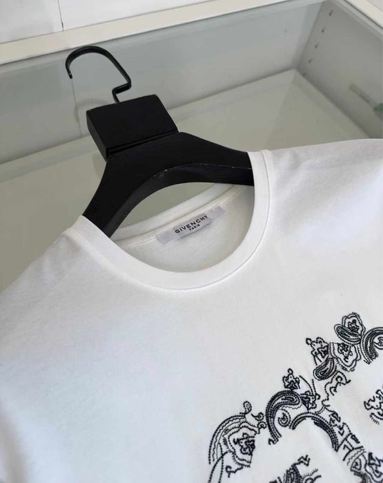 Givenchy tshirt