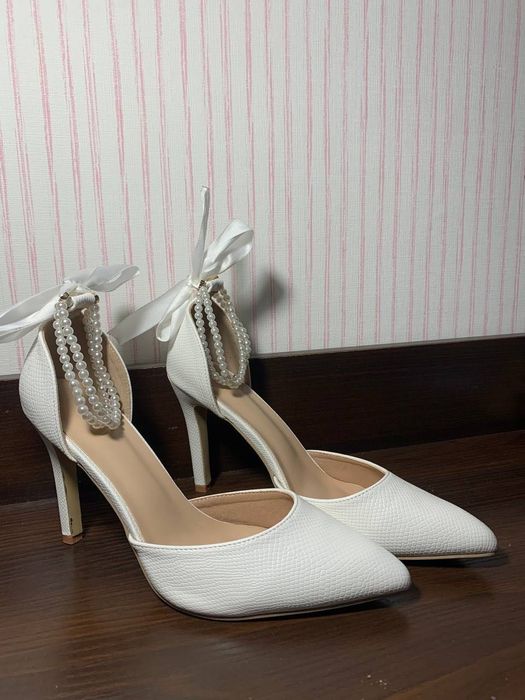 Туфлі на каблуку білі 39р