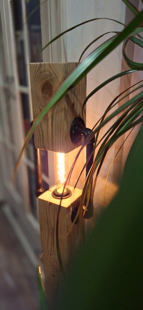 Lampa stojąca typu loft