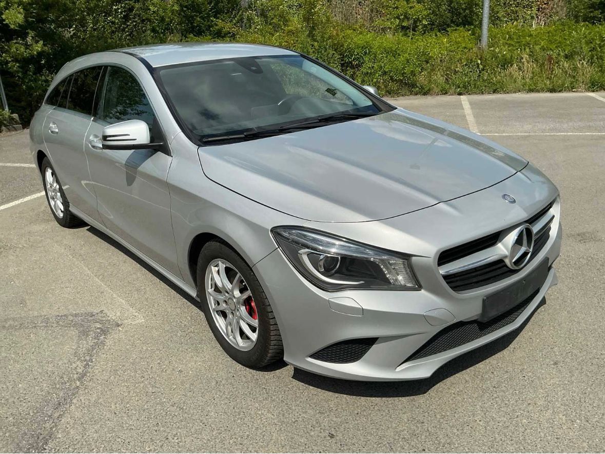 Mercedes-Benz  cla200