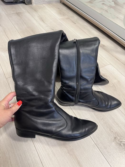 Шкіряні ботфорти за коліно