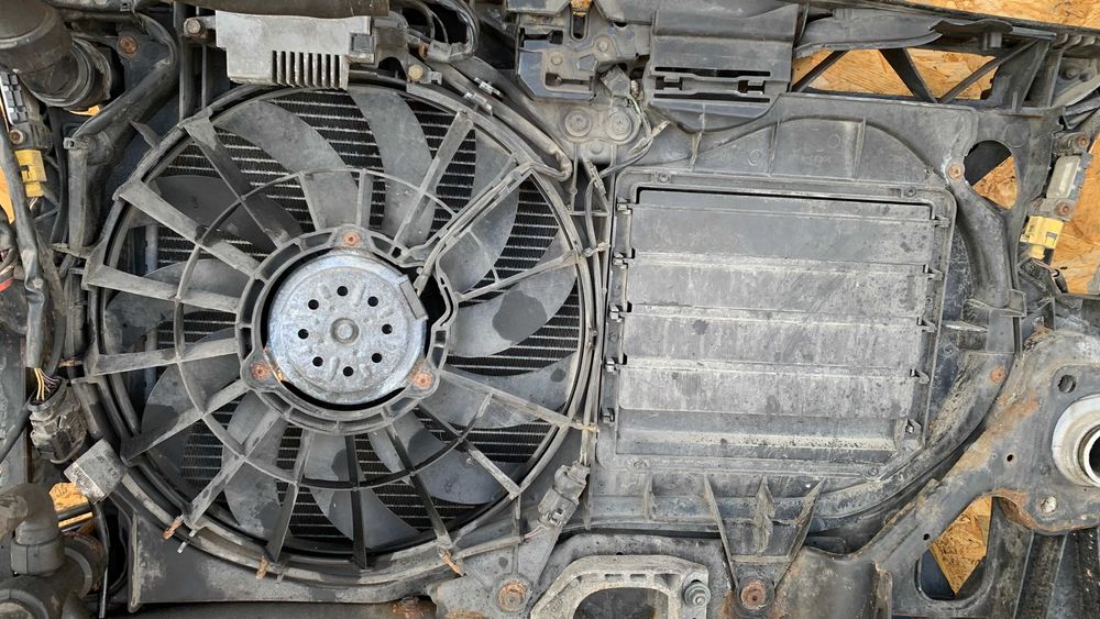 Audi A4 B6 1.9 TDI Avant Kombi Pas Przedni Chłodnice Wentylator