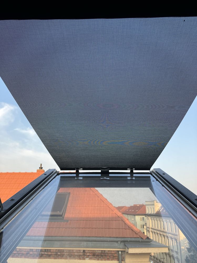Oryginalna markiza zaciemniająca VELUX, montaż zewnętrzyn
