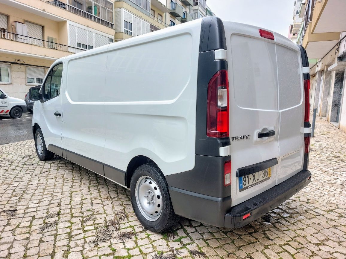 Renault Trafic 1.6 DCi Longa XL 125cv com IVA