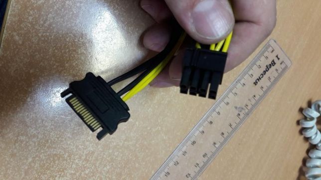 Переходник толстый кабель 1x SATA 15 Pin -> 8(6+2) GPU PCI-E 18AWG
