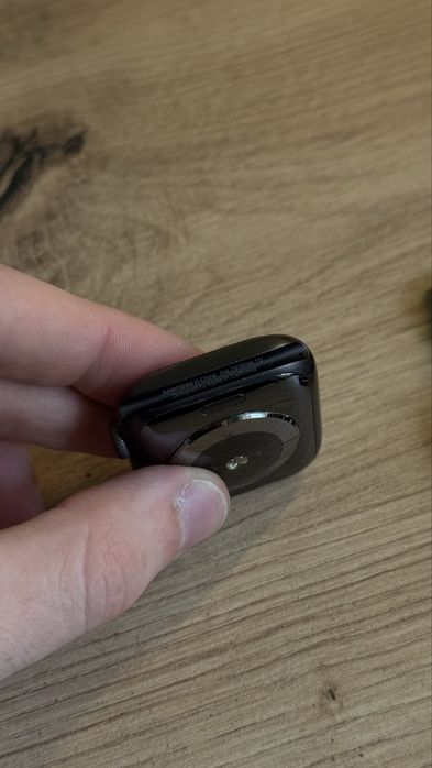 Продам Apple Watch S5 44mm space gray