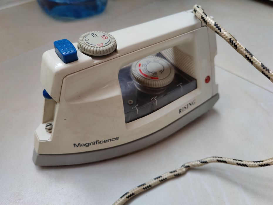 Утюг Rising рабочий