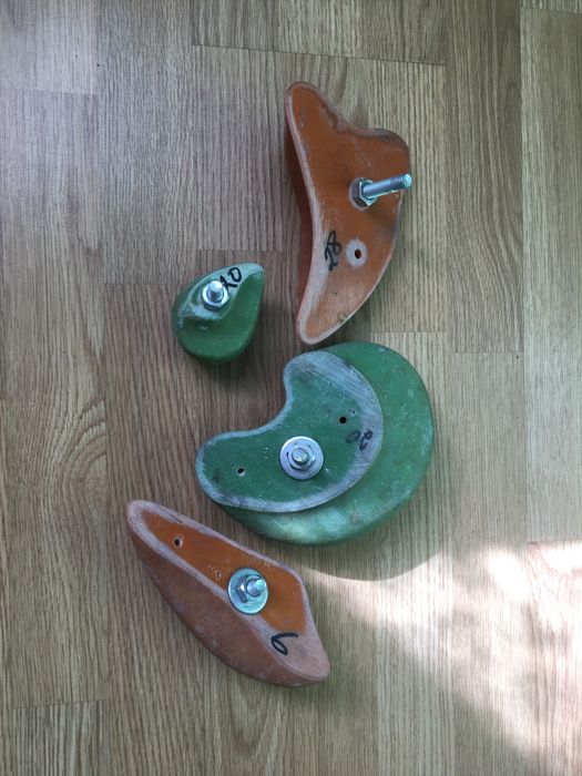 Зацепы для Скалодромов универсальные 8 шт. Новые,пользовались один раз