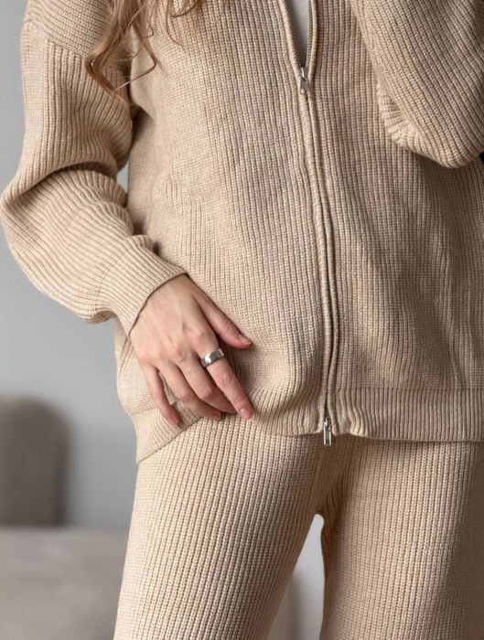 Костюм бежевый вязаный трикотажный вискоза теплый зипка штаны