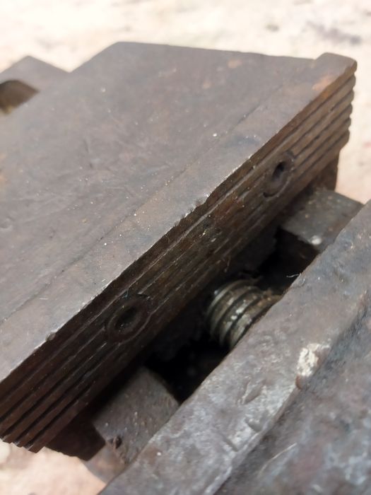 Лещата слюсарні (б/в).