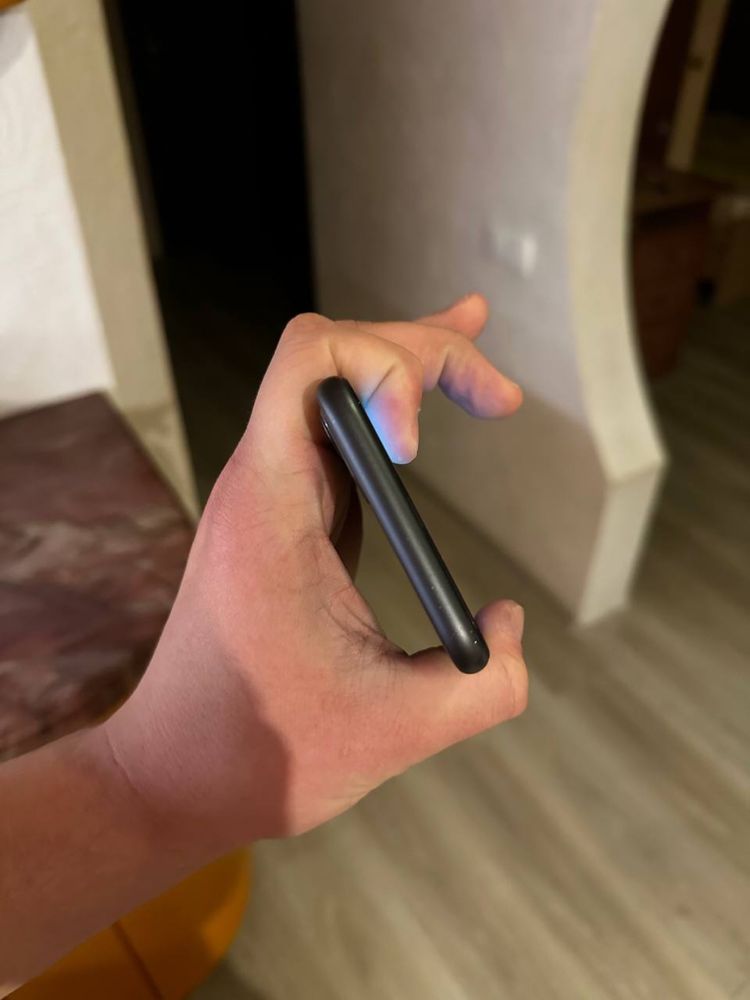 Продам Iphone 11