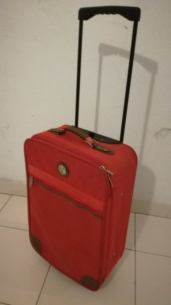 Mala.     de viagem  55 x36