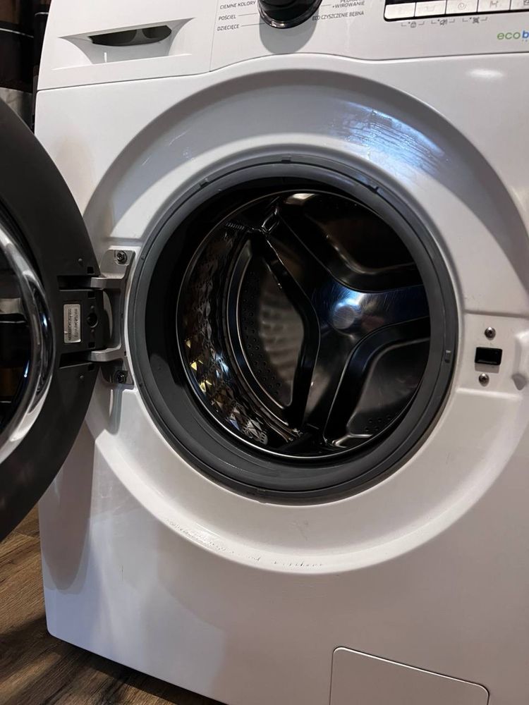 Pralką  SAMSUNG ecoBubble (7.0kg)