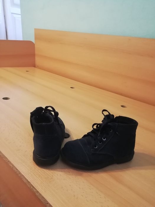 Продам осінні ботінки для дівчинки