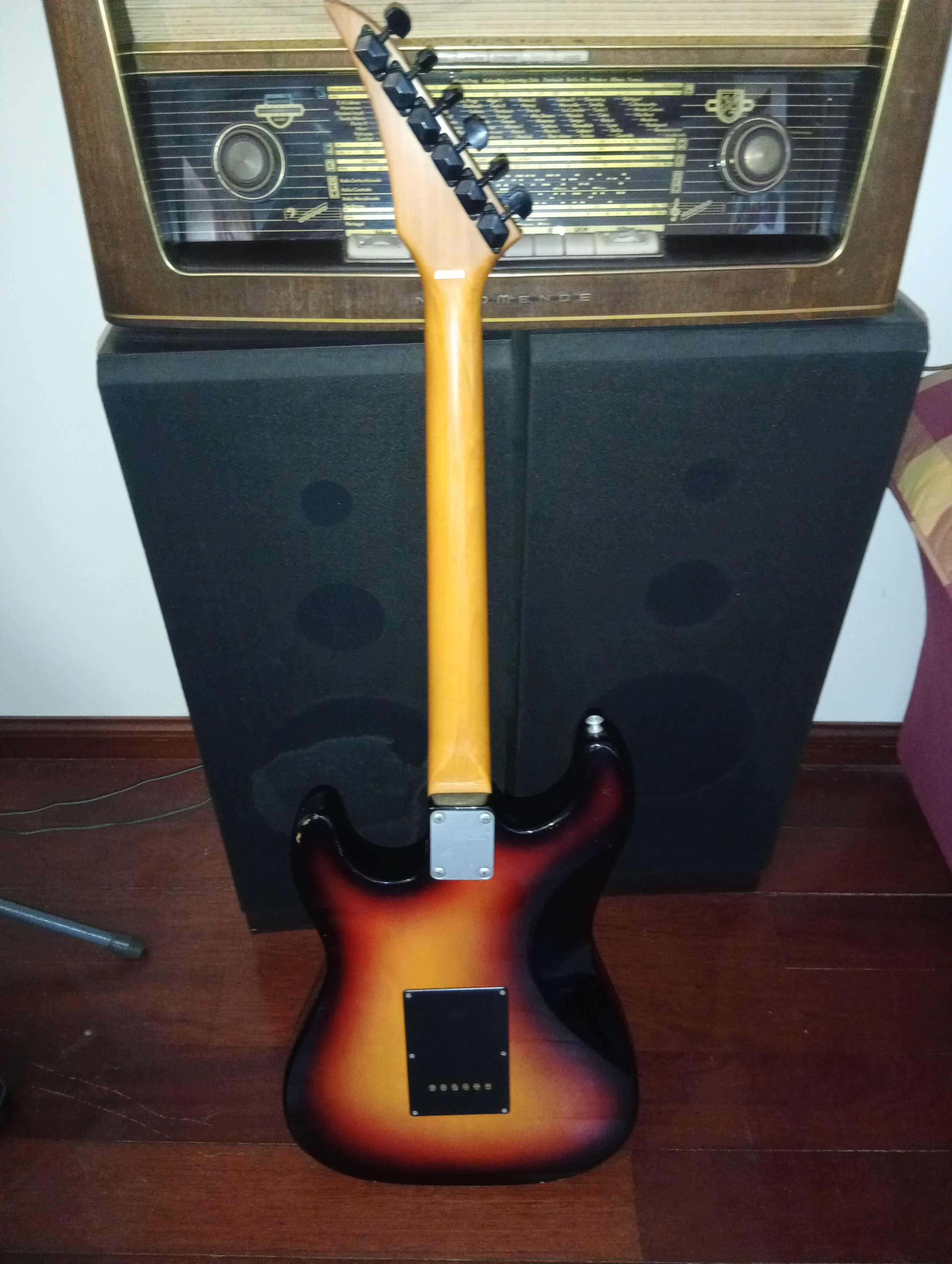 Guitarra elétrica Maison