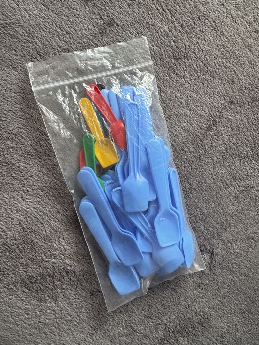 Łyżki plastikowe niebieskie 37 szt